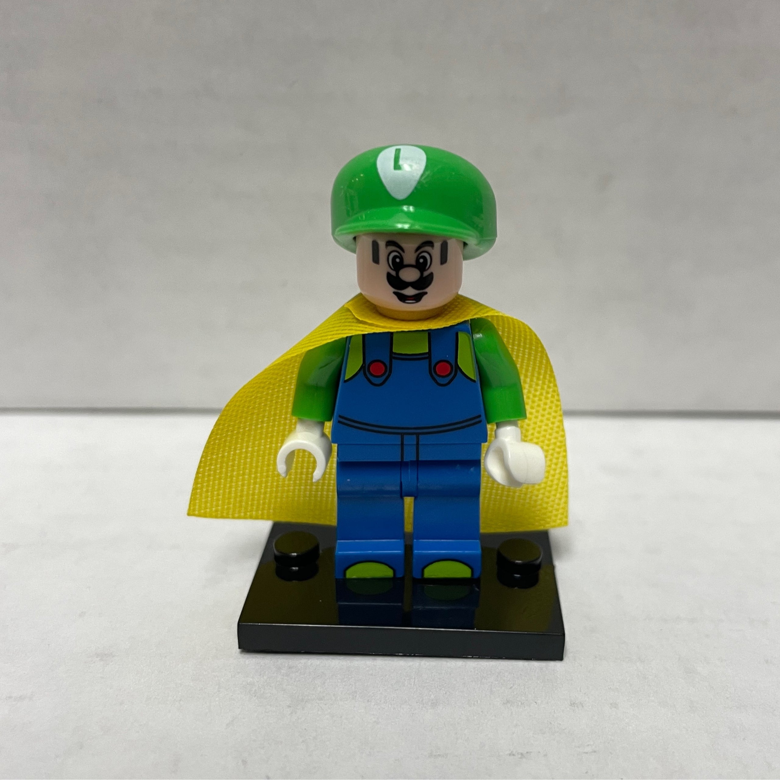 Luigi minifigure online