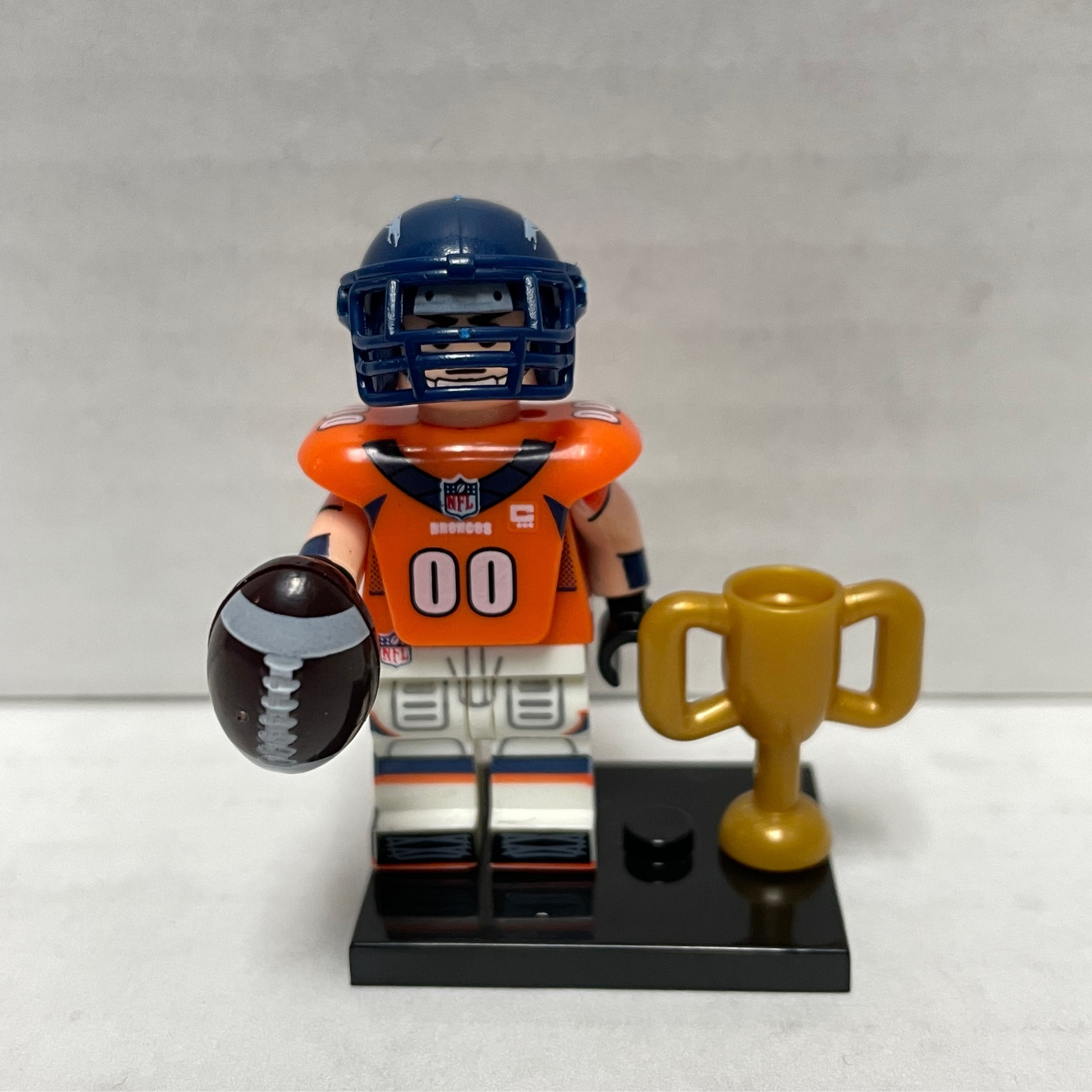 Lego football discount helmet for minifigure